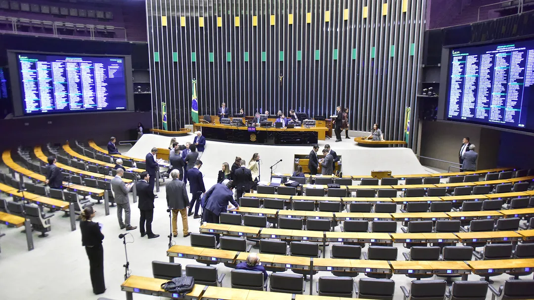 Sem acordo na Câmara, votação do projeto do novo ensino médio é adiada para 2024