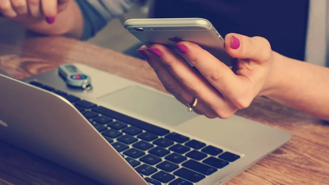 Polícia do Rio de Janeiro investiga ‘golpe do engajamento’; mulher diz ter perdido R$ 3 mil