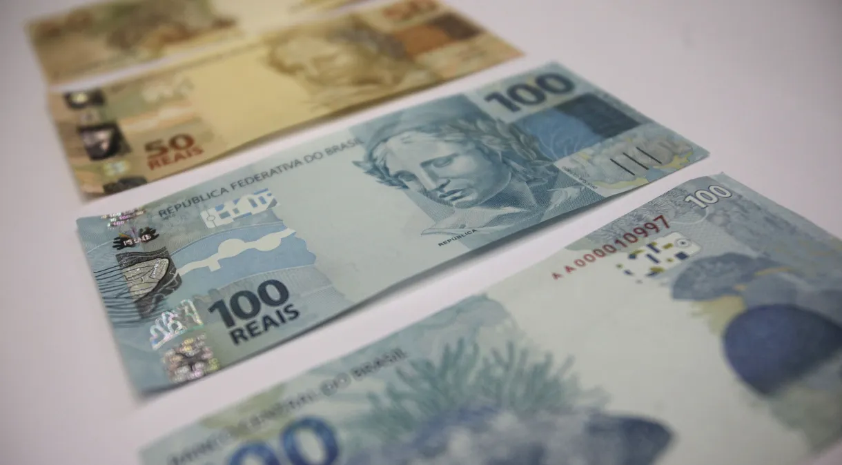 Brasileiros têm mais de R$ 7,5 bilhões para sacar em “dinheiro esquecido”, diz BC