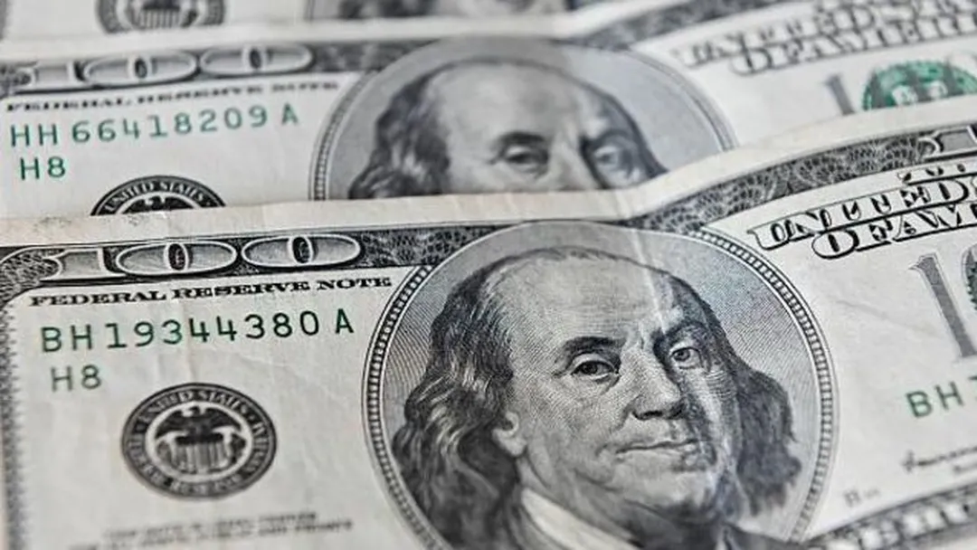 Dólar cai com decisão de juros nos EUA e à espera do Copom