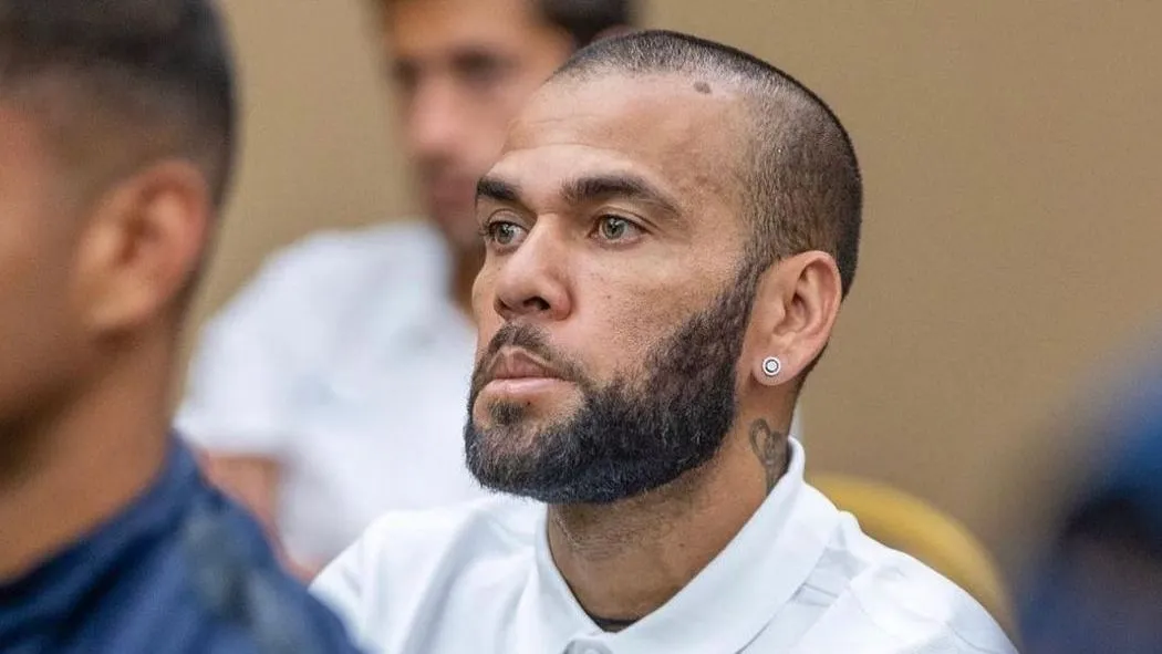 Daniel Alves muda discurso pela quinta vez e dirá que estava bêbado em boate da Espanha