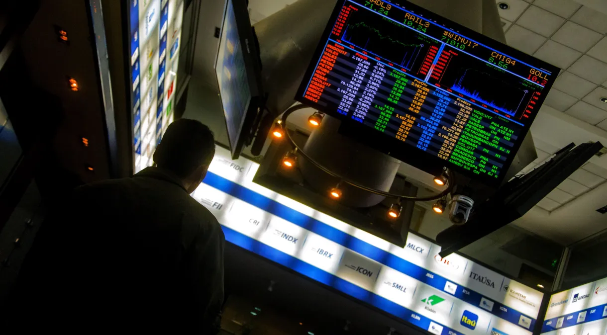 Ibovespa sobe com dados da inflação nos EUA e recuperação da Vale; dólar recua