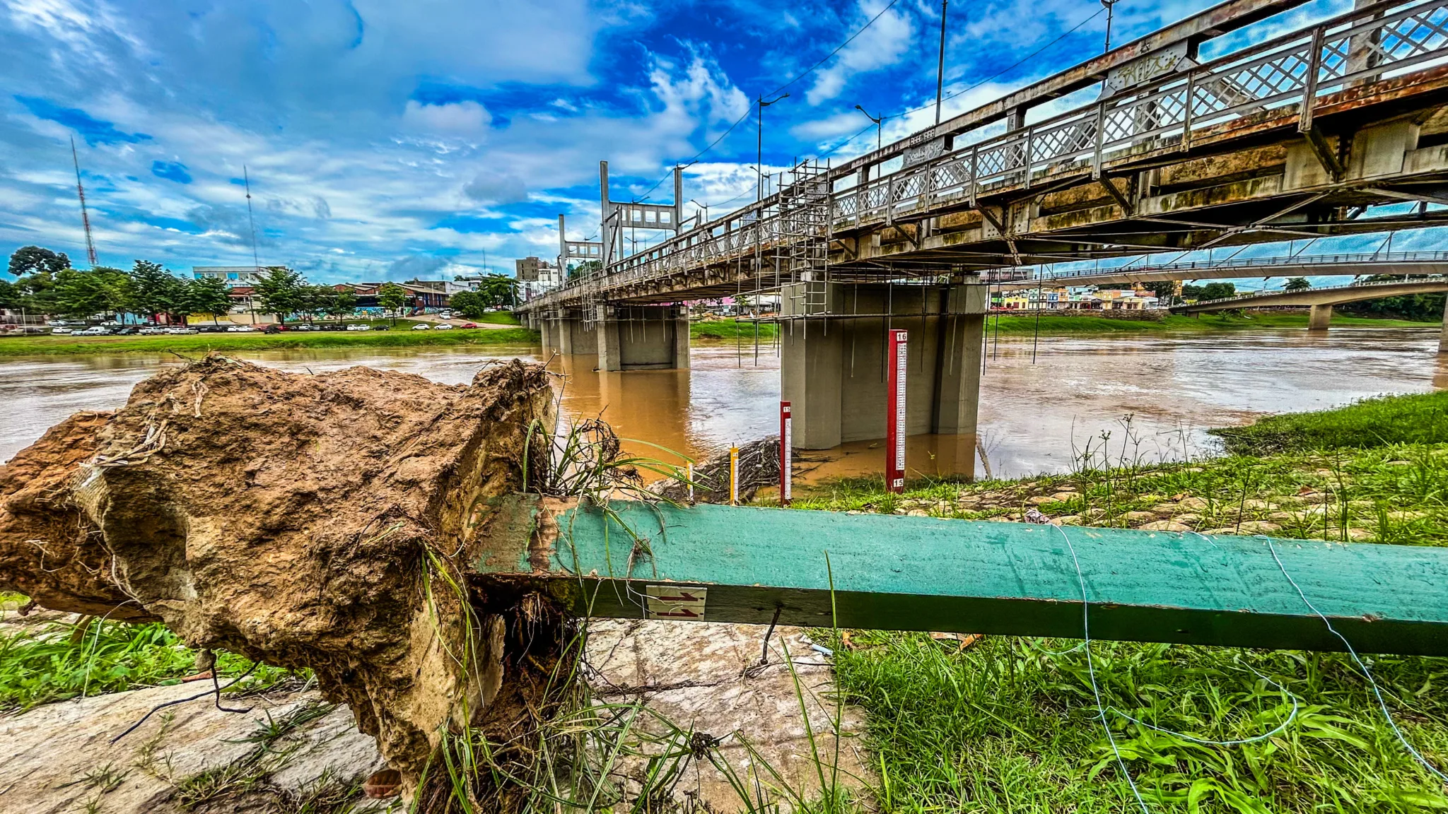 Régua de medição do rio Acre na capital é arrancada e torre da ANA tem fios roubados