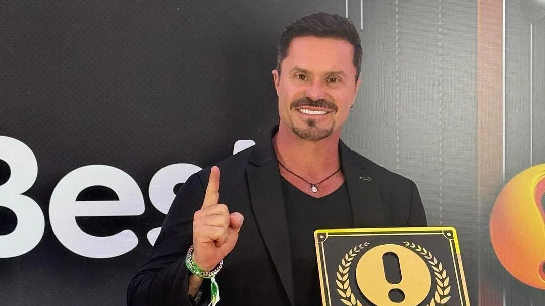 Indiciado por tráfico de drogas, Renato Cariani celebra prêmio de melhor influenciador