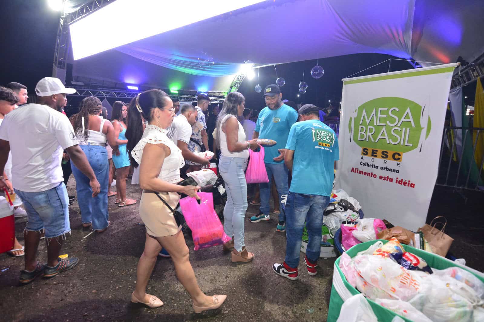 Mais de 3 toneladas de alimentos foram arrecadadas no Réveillon da Família