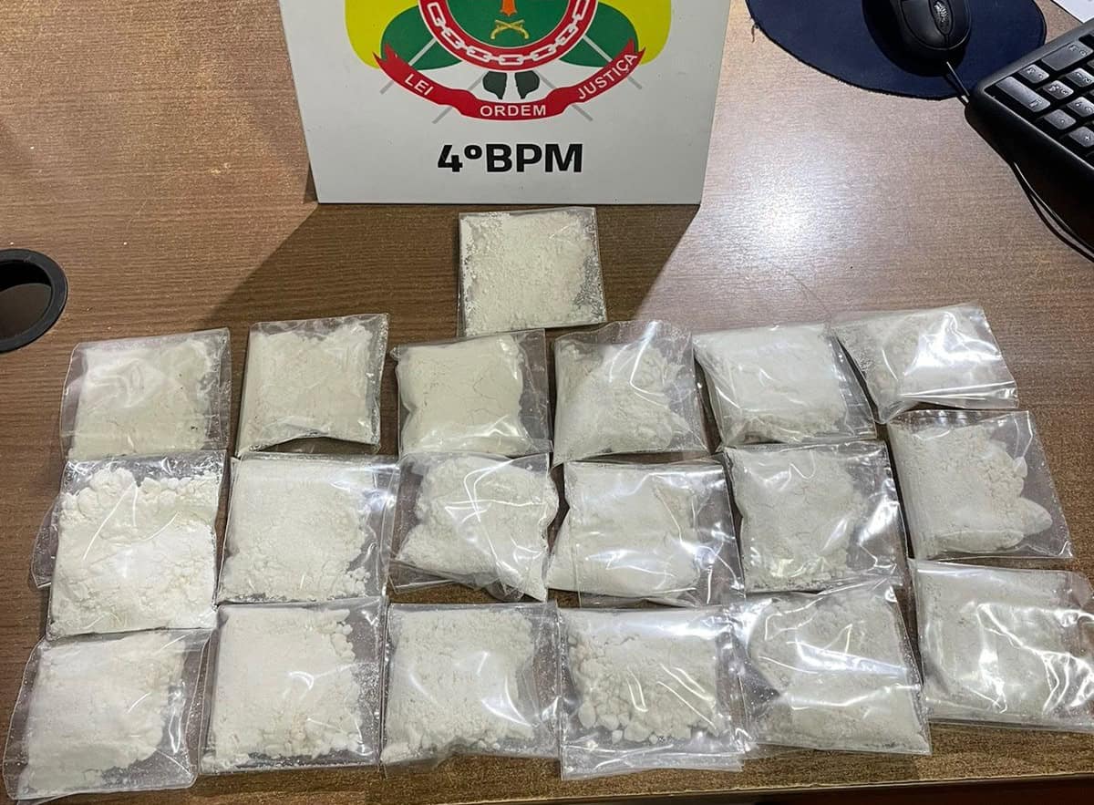 Polícia Militar apreende drogas escondidas em terreno baldio em Senador Guiomard