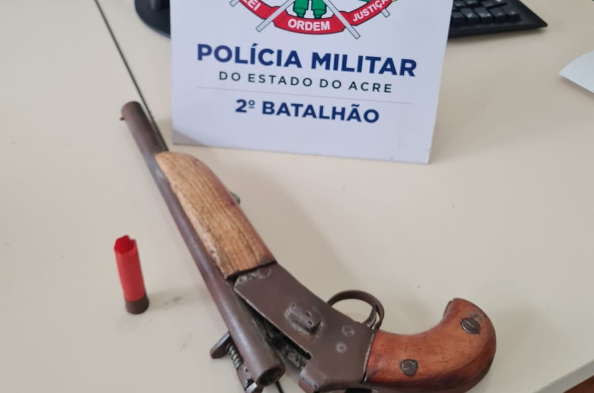 PM prende homem que estaria extorquindo e ameaçando moradores com arma de fogo