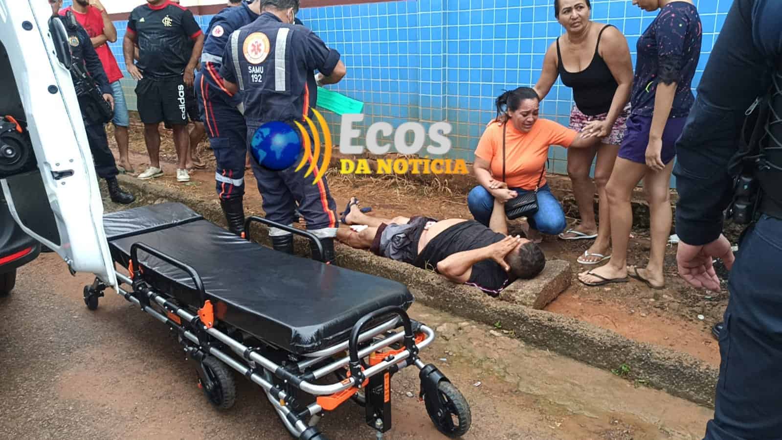Criminoso em motocicleta passa atirando e fere duas pessoas a tiros em frente de distribuidora no Belo Jardim