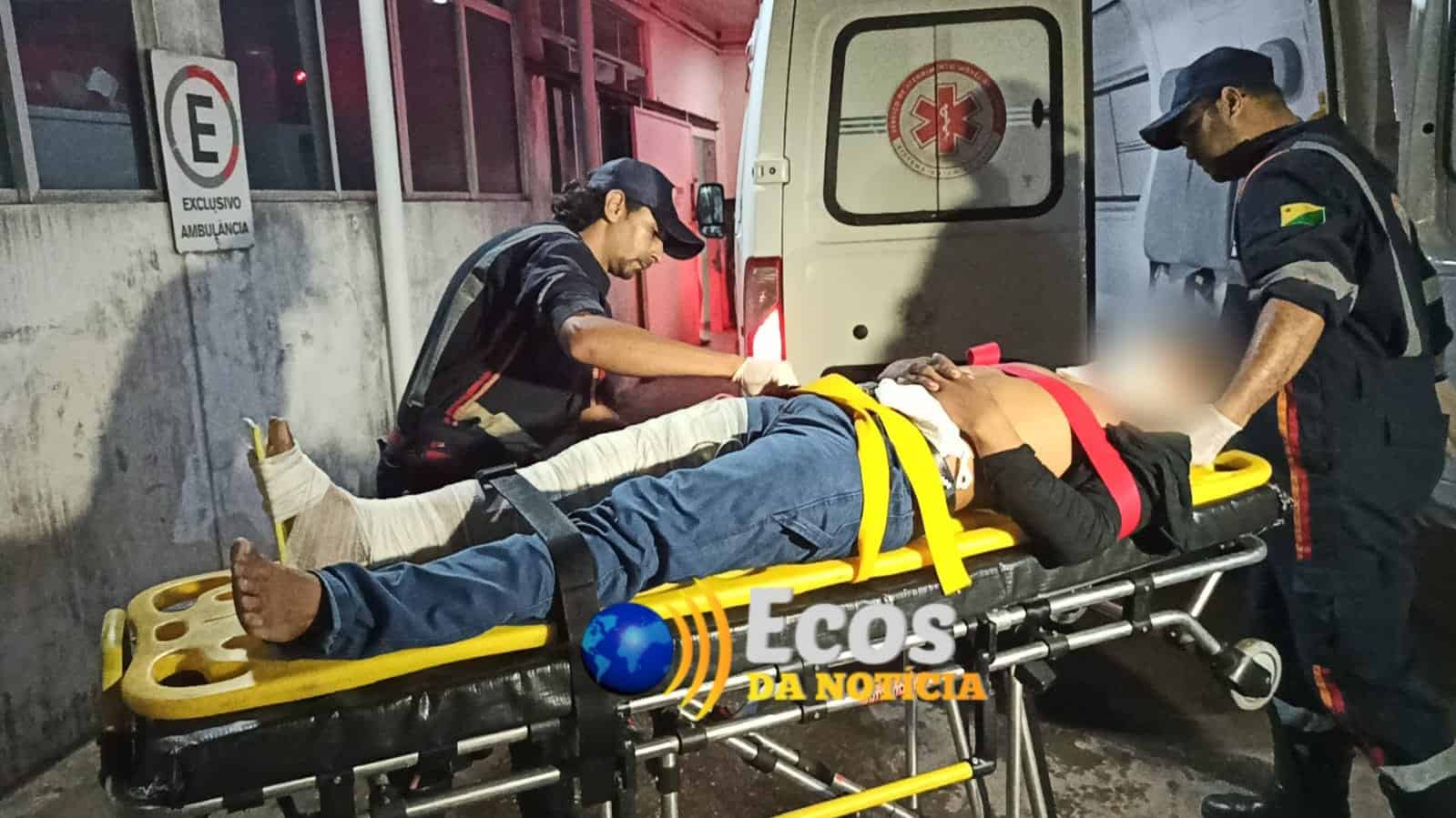 Colisão entre caminhonete e motocicleta deixa duas pessoas com fraturas na Transacreana