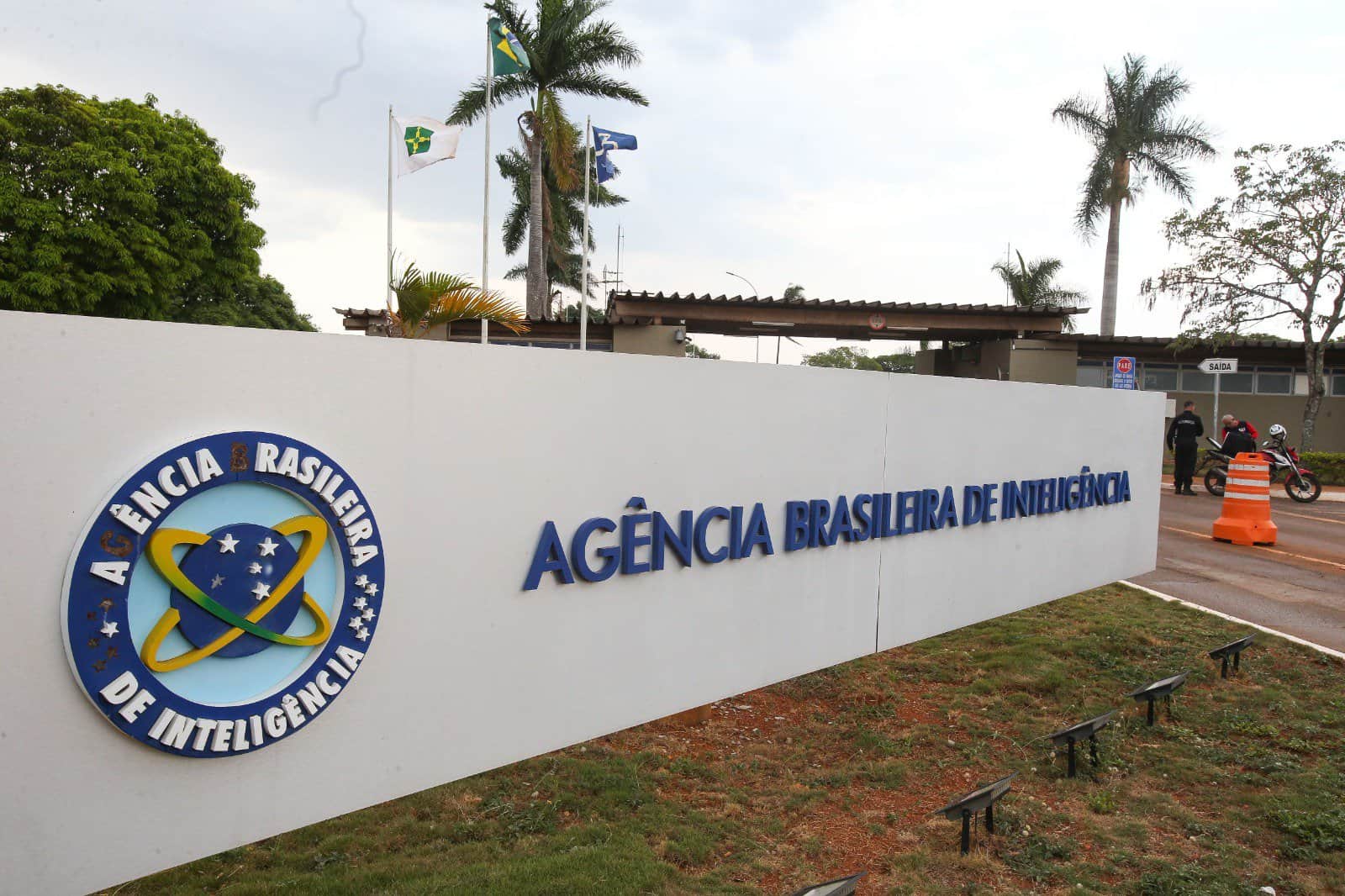 Polícia Federal apura se Abin espionou desafetos de filhos de jair Bolsonaro