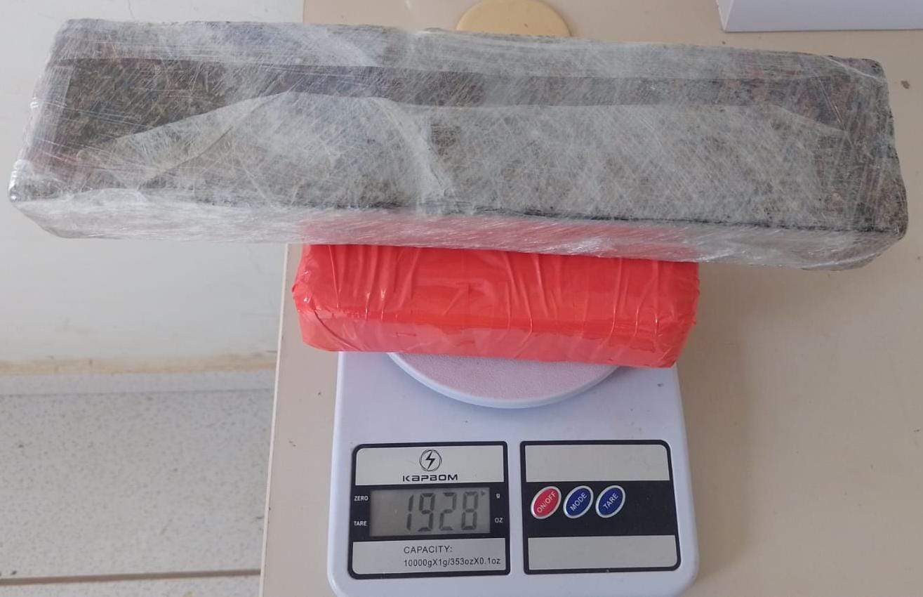PM prende grávida com quase 2 kg de drogas em Sena Madureira