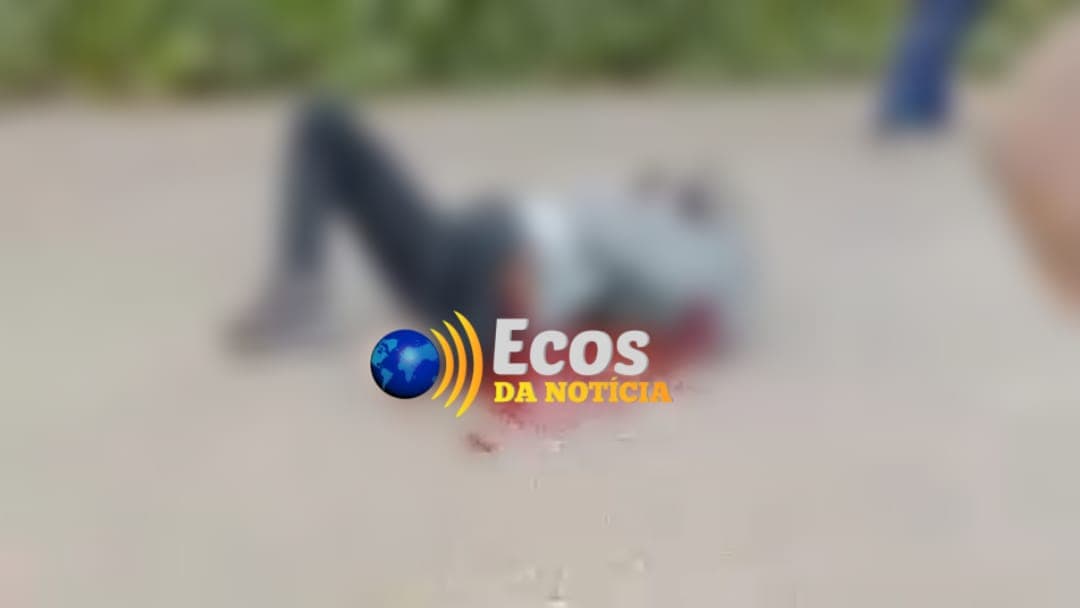Colisão entre carro e moto, deixa trabalhador com fratura exposta