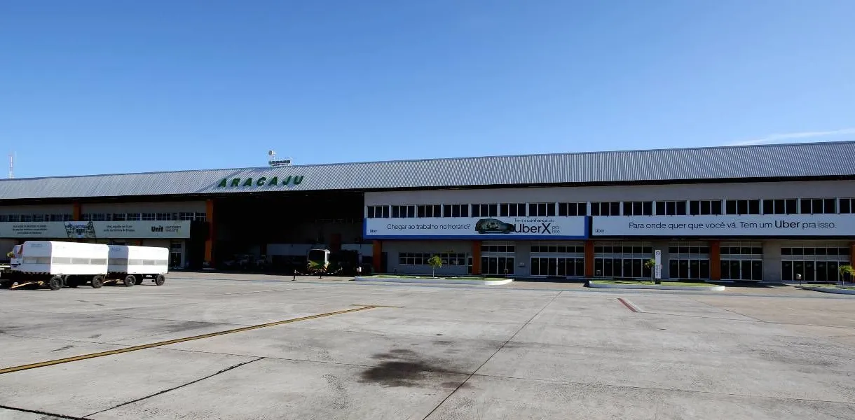 Avião da Azul faz pouso de emergência após acionamento de alerta de incêndio