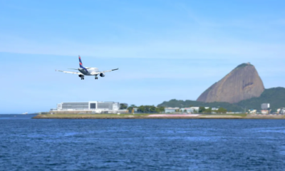 aviao-pouso-aeroporto-snatos-dumont