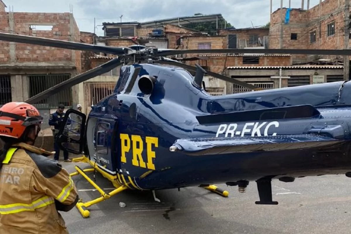 Helicóptero da PRF faz pouso forçado em avenida de Belo Horizonte; veja vídeo