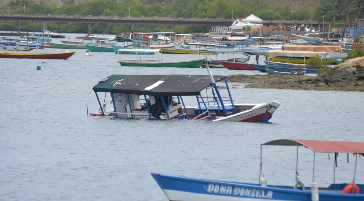 Naufrágio na BA teria sido causado por briga a bordo; número de mortos sobe para oito