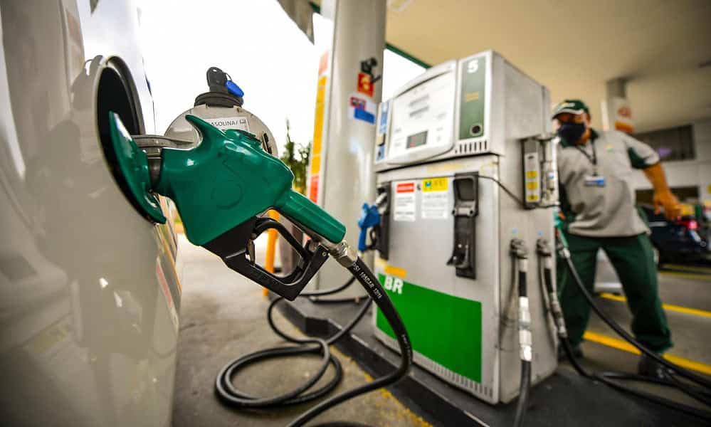 posto-br-distribuidora-petrobras-combustiveis-gasolina-1616783374416_v2_1920x1279
