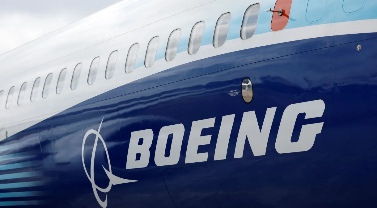 Valor de mercado da Boeing cai US$ 12 bilhões após avião perder porta em voo