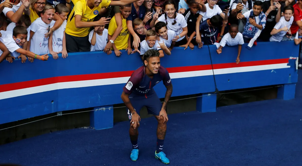 Polícia revista Ministério das Finanças da França por transferência de Neymar ao PSG