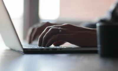 uso_computador_unsplash uso_computador_unsplash