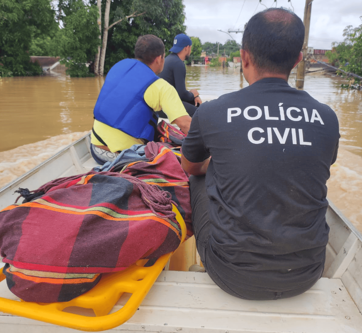 Policiais Civis em Brasileia realizam operação de resgate em área remota