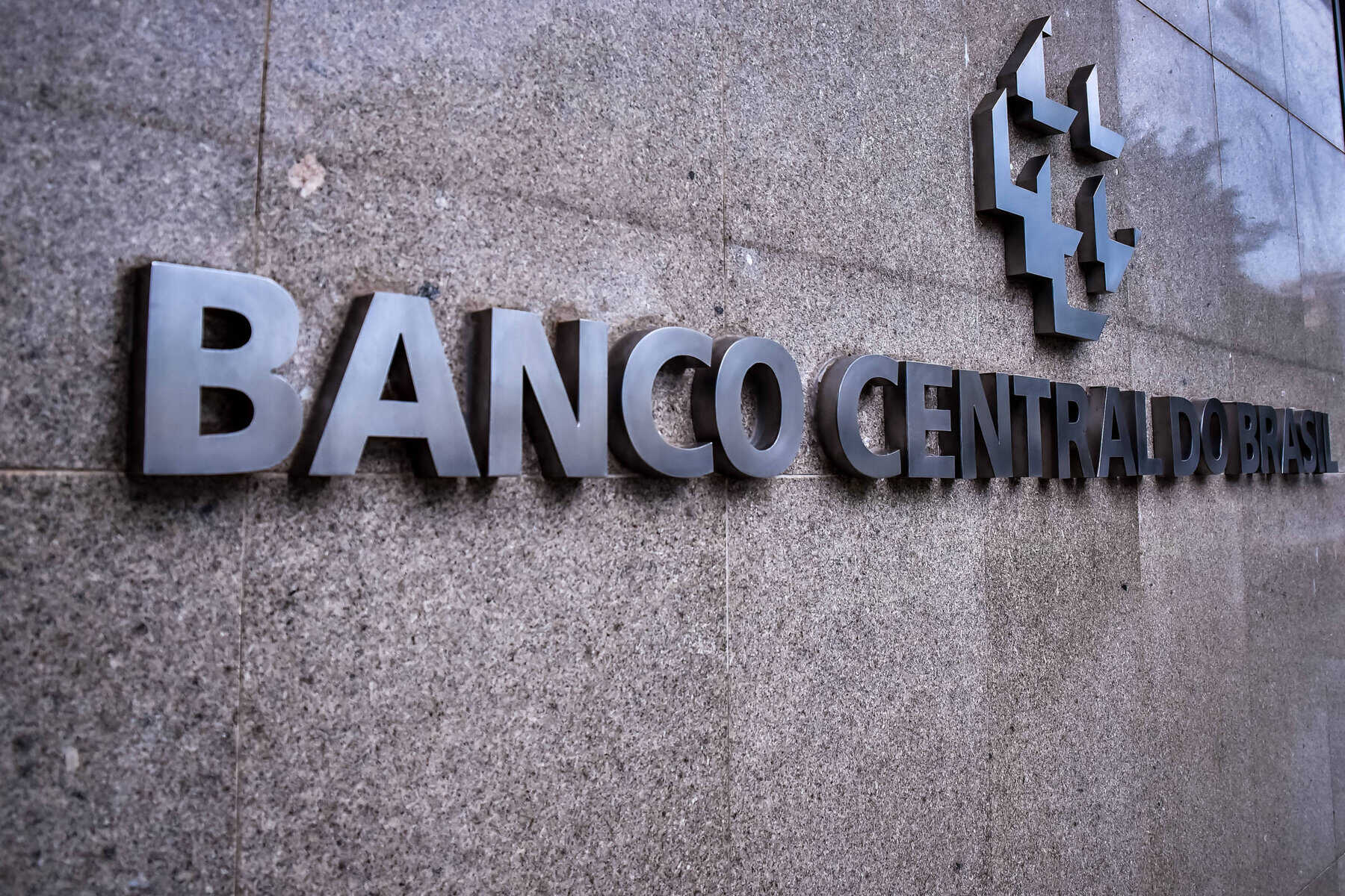Servidores do Banco Central fazem greve por 48h e atrasam serviços do órgão