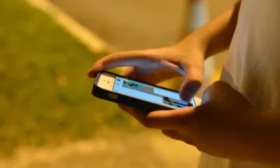 180515_-_jovem_celular_0826