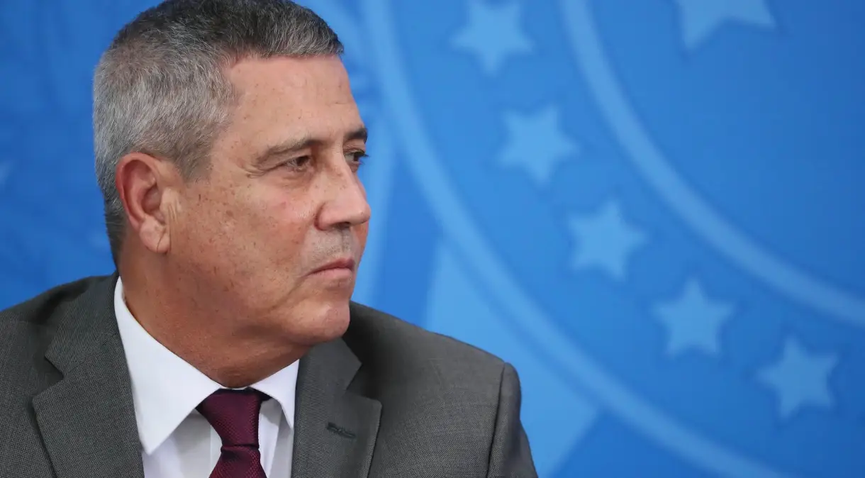 Ex-comandante da FAB chamado de traidor diz que Braga foi derrotado por ambições