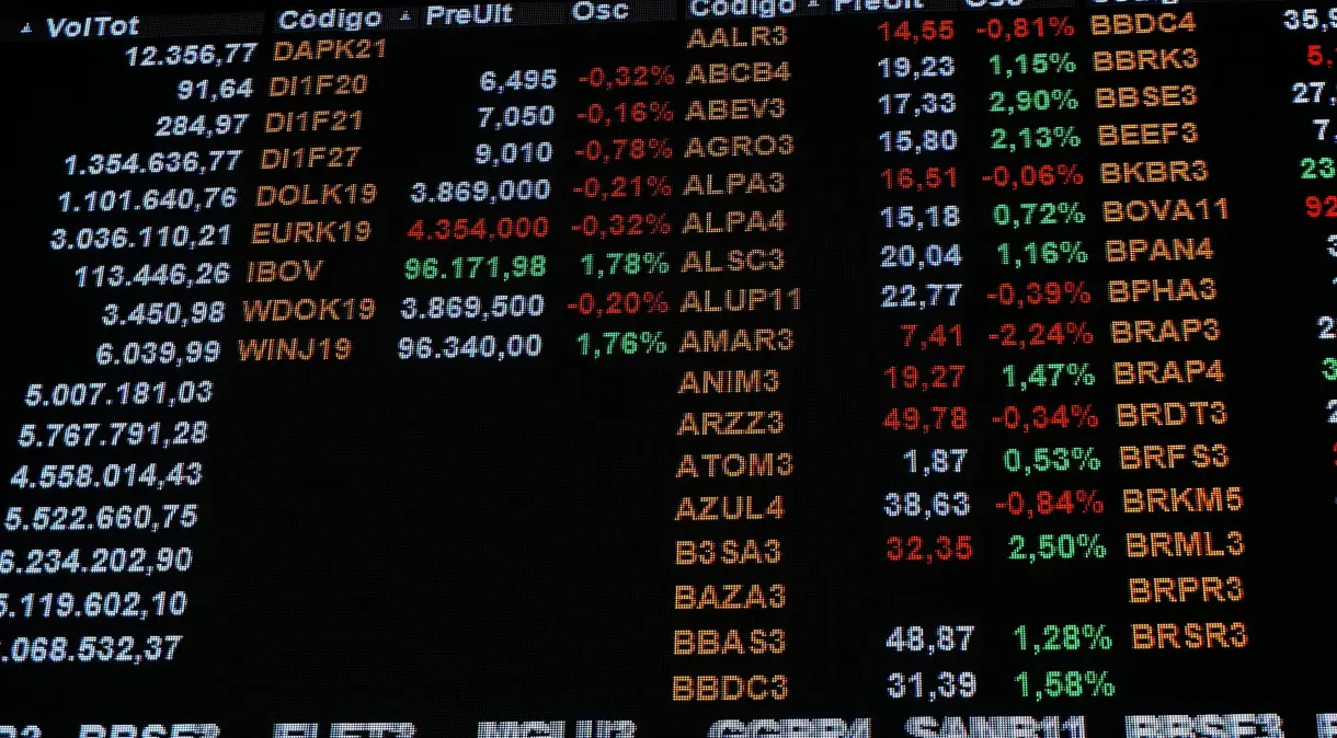 Ibovespa tem viés positivo alinhado com exterior; dólar ronda estabilidade