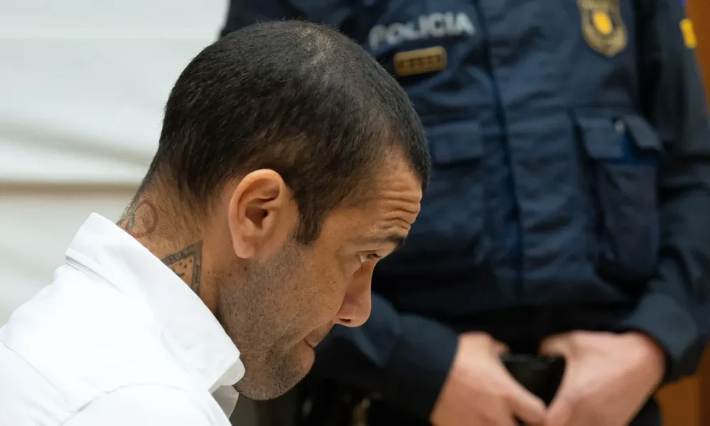 EuropaPress_5739315_El_exfutbolista_Dani_Alves_durante_un_juicio_en_la-e1707218364956