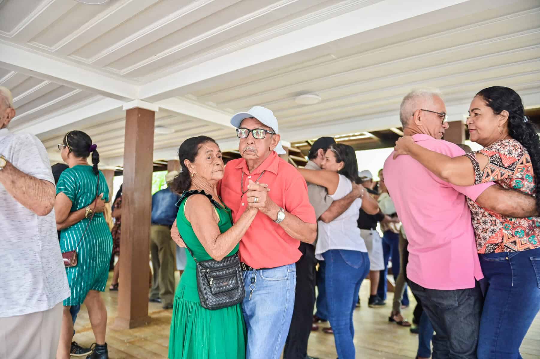 Palco de entretenimento e histórias de amor, forró da melhor idade retorna ao Casarão