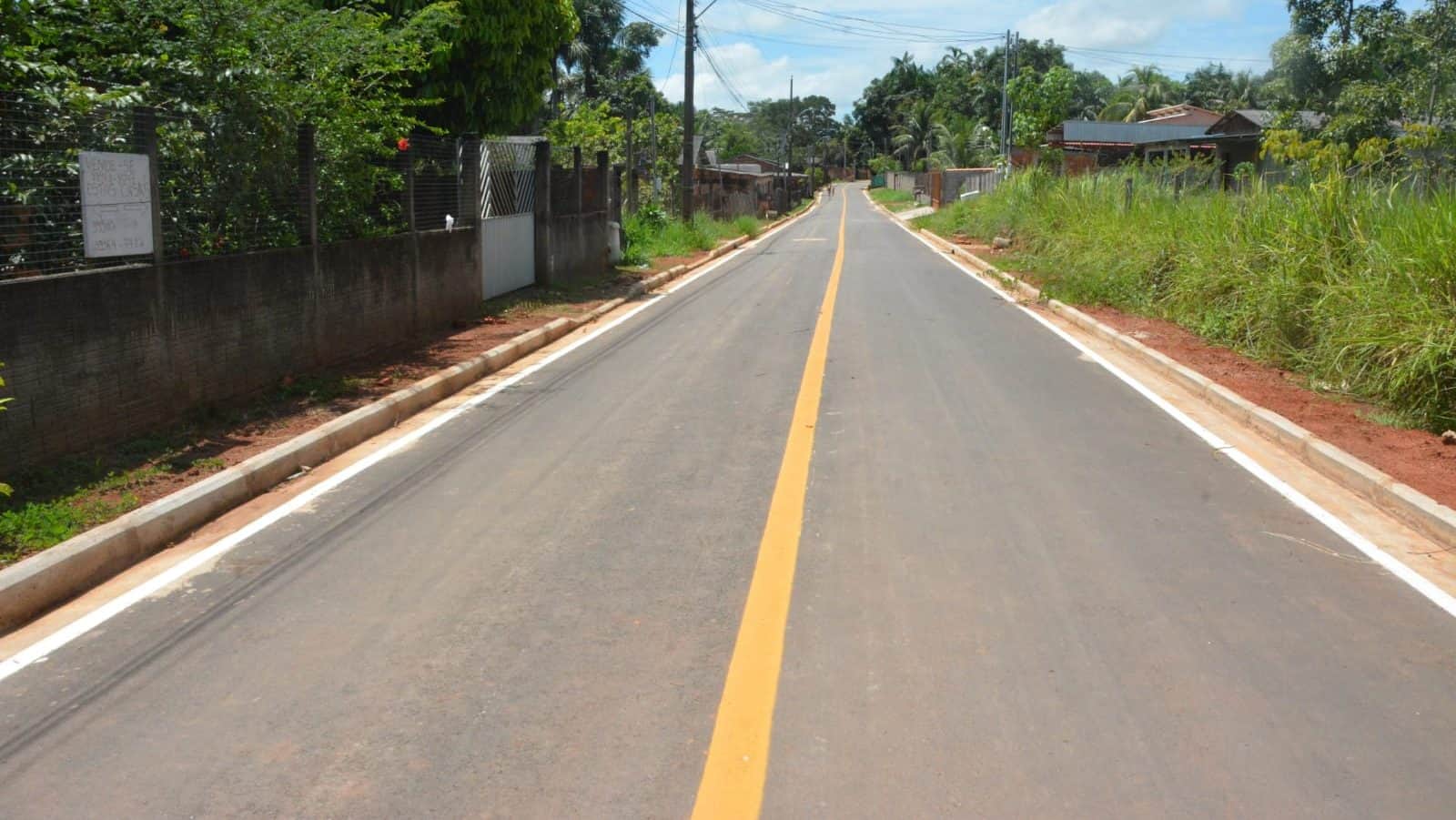 Prefeitura de Rio Branco entrega mais uma rua toda pavimentada