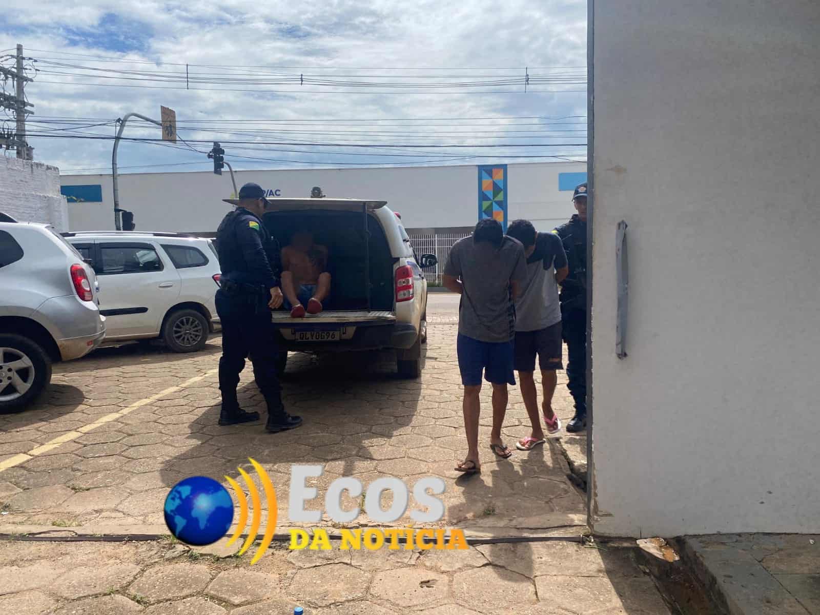 Criminosos que se preparavam pra fazer ataques contra facção rival, são detidos com 3 armas de fogo