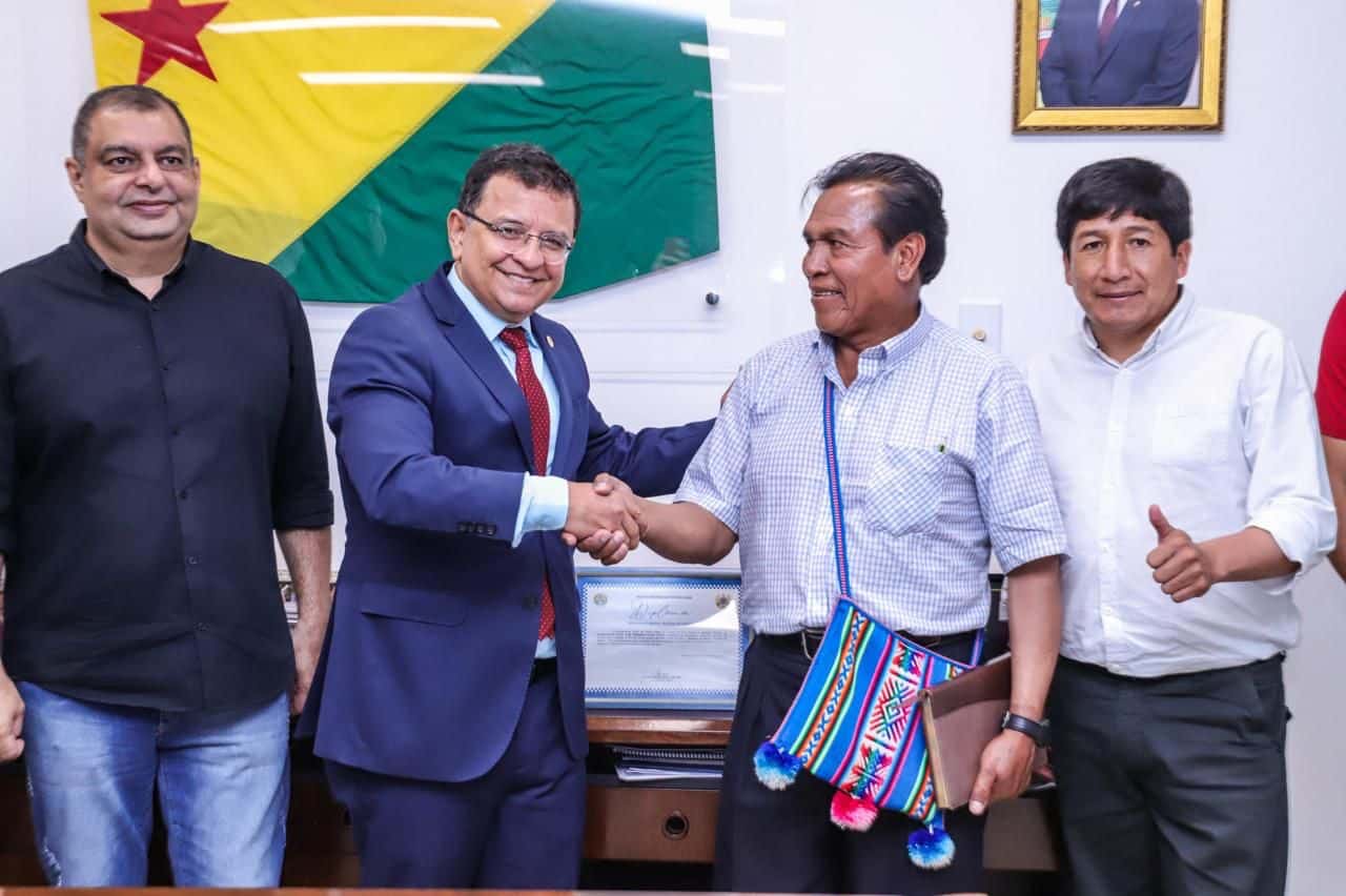 Gonzaga recebe prefeito peruano e secretário Assur para discutir fortalecimento do comércio entre AC e Peru