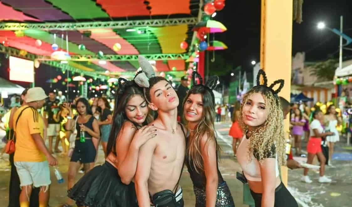 Confira as fotos da primeira noite de carnaval na Gameleira