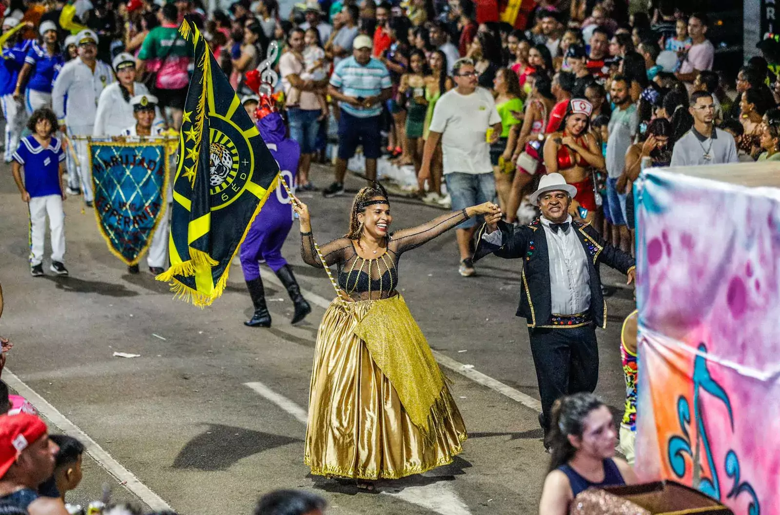 Bloco 6 é Demais empolga público na Av. Getúlio Vargas