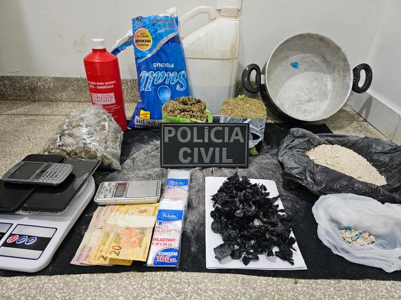 Polícia Civil prende dupla de traficantes  e apreende menor em Cruzeiro do Sul