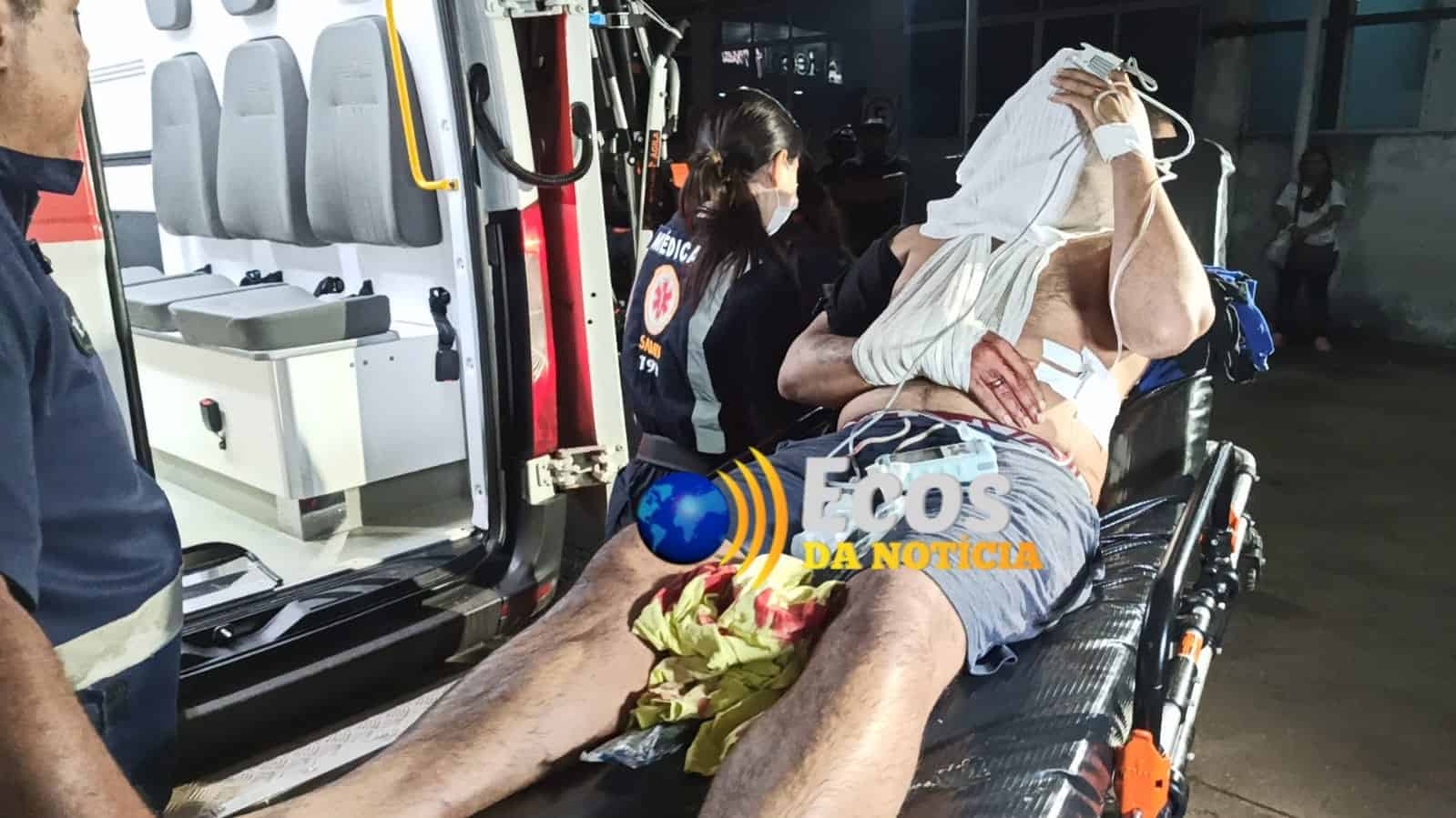 Criminosos em bicicleta chamam homem na frente de residência e o ferem a tiros no bairro Taquari