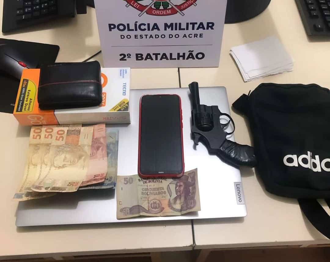 Menor é apreendido com arma de fogo no Segundo Distrito