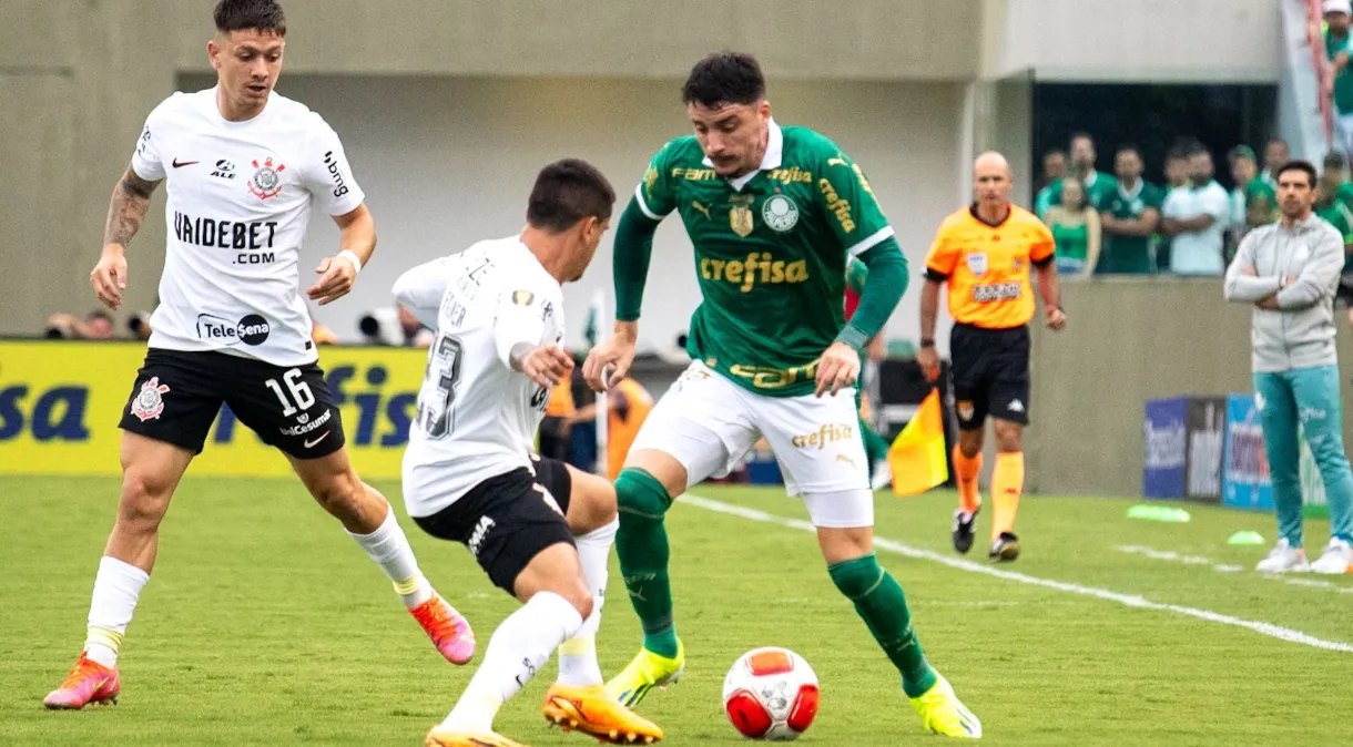Com dois a menos, Corinthians arranca empate com o Palmeiras