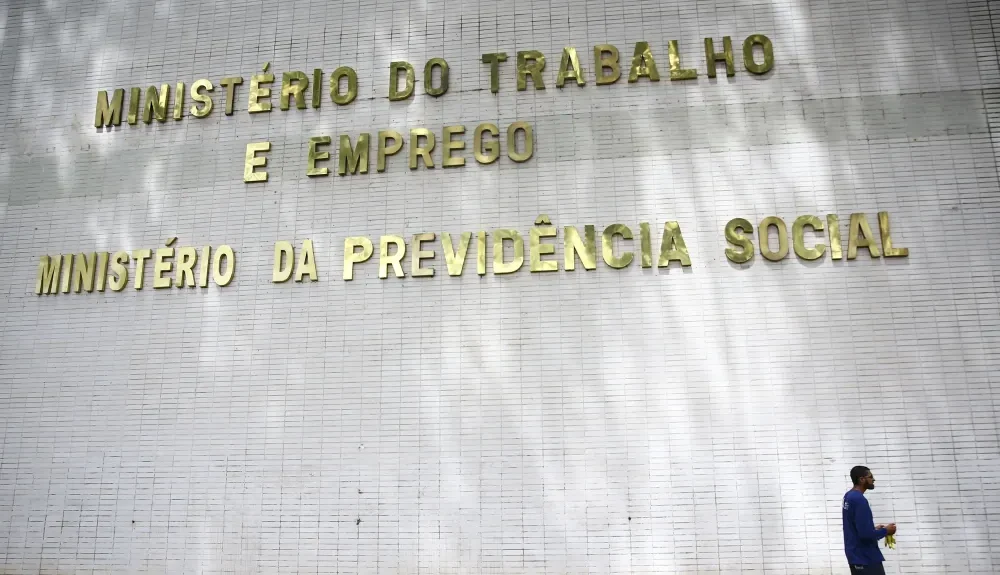 fachada-ministerio_mcamgo_abr_100420231818-11-e1708132642851 fachada-ministerio_mcamgo_abr_100420231818-11-e1708132642851