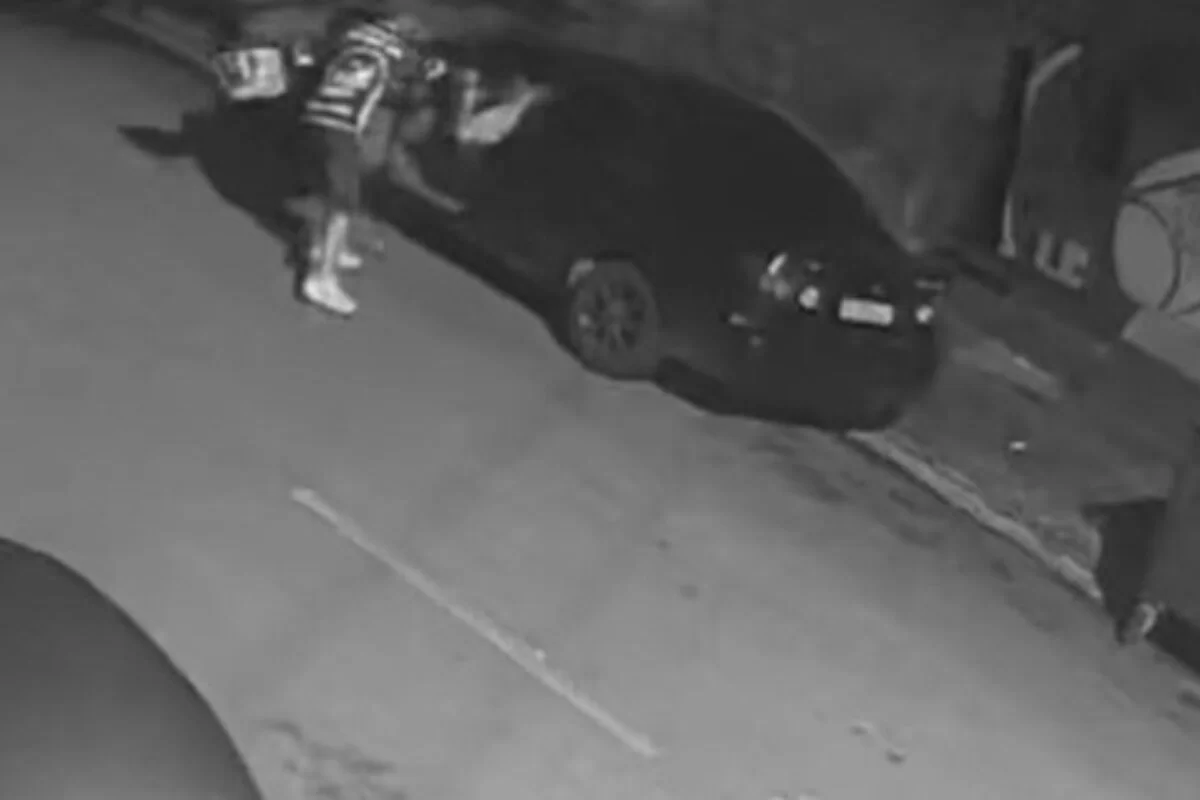 Cenas fortes: homem é executado com 11 tiros dentro de carro em São Paulo; veja