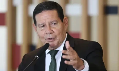 hamilton-mourao-criticou-operacao-da-pf-131013_800x450