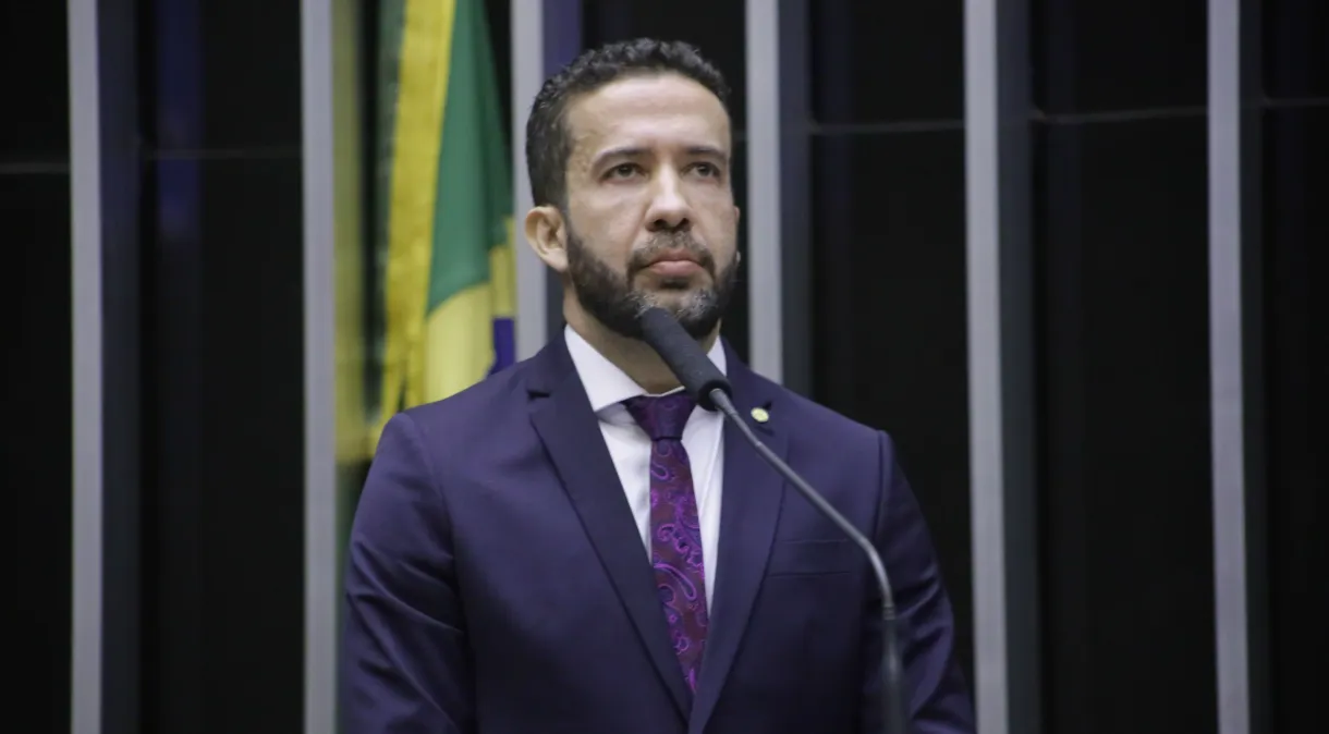 Fux autoriza quebra de sigilos de Janones para apurar suposta “rachadinha”
