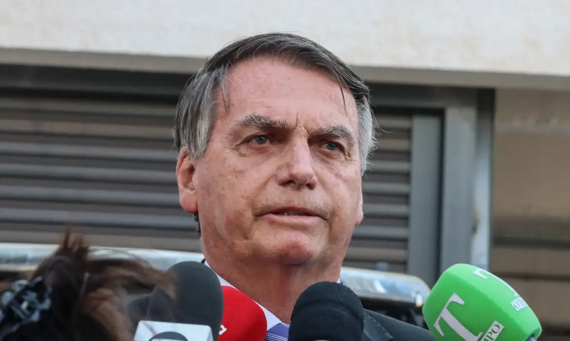 Jair Bolsonaro discutiu minuta de golpe que previa prender Alexandre de Moraes, diz PF
