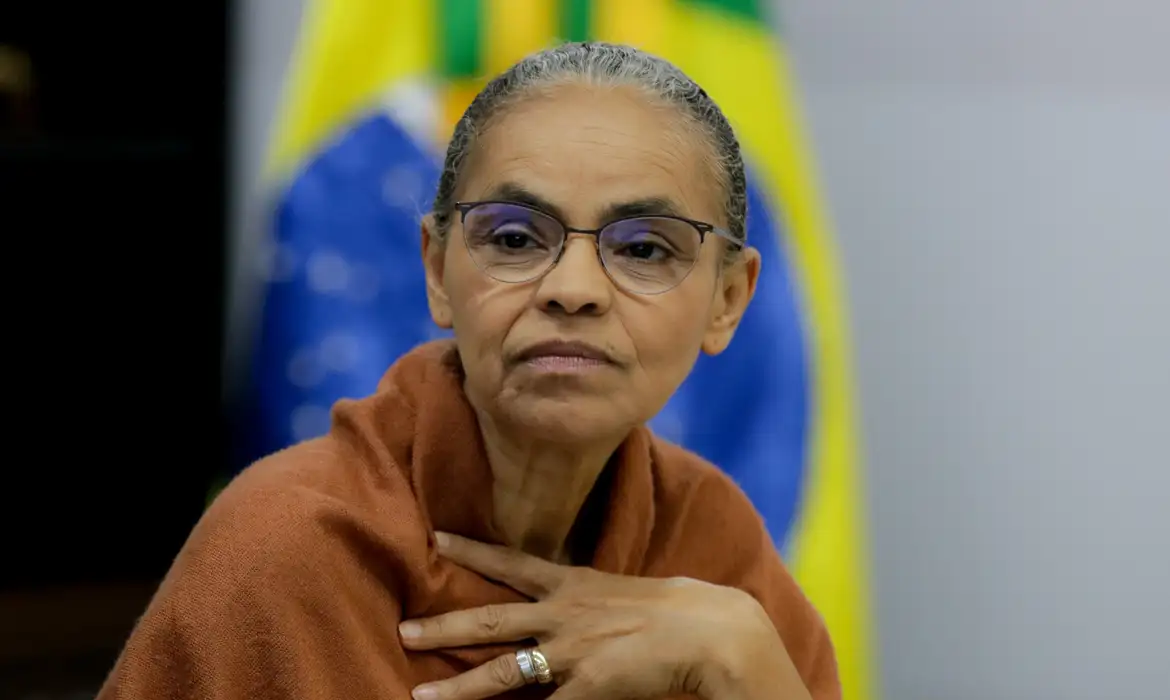 Marina Silva testa positivo para covid-19 e se recupera em casa