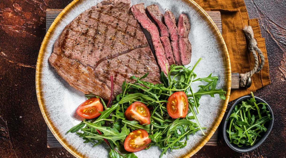 Comer muita proteína por dia pode prejudicar saúde do coração, mostra estudo