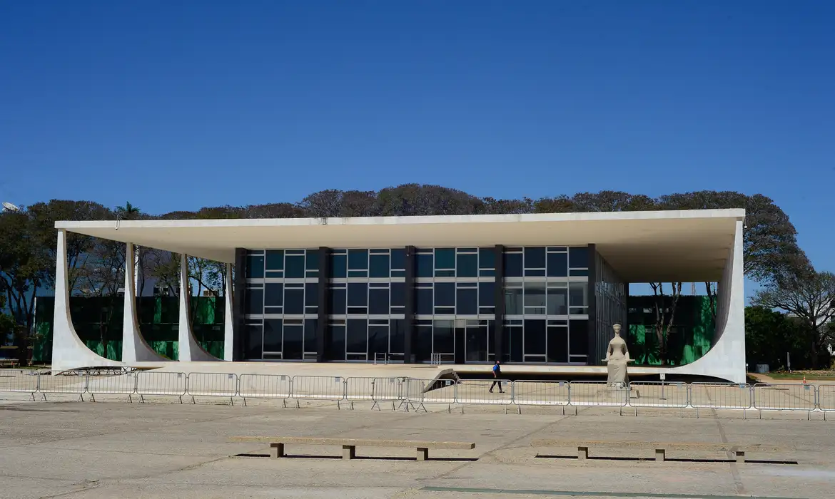 Supremo Tribunal Federal adia julgamento sobre revisão da vida toda do INSS
