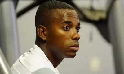 1203911764-robinhojpeg-3-610×400 Em entrevista, Robinho fala pela primeira vez sobre condenação por estupro na Itália - Foto: Ivan Storti/Santos FC
Foto: Ivan Storti/Santos FC / Jogada10