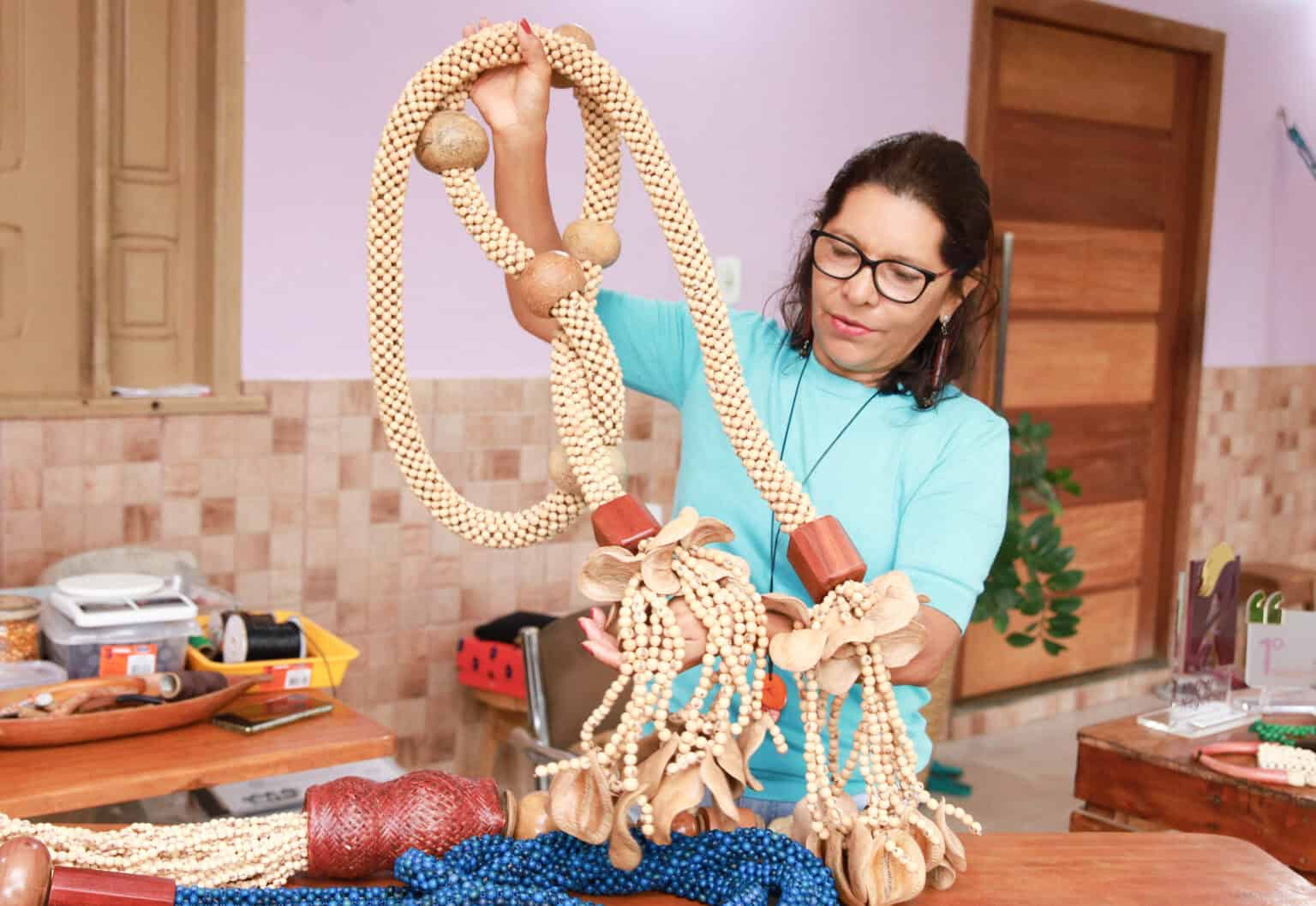 Mulheres se destacam e são referência na bioeconomia acreana: ‘Somos protagonistas’